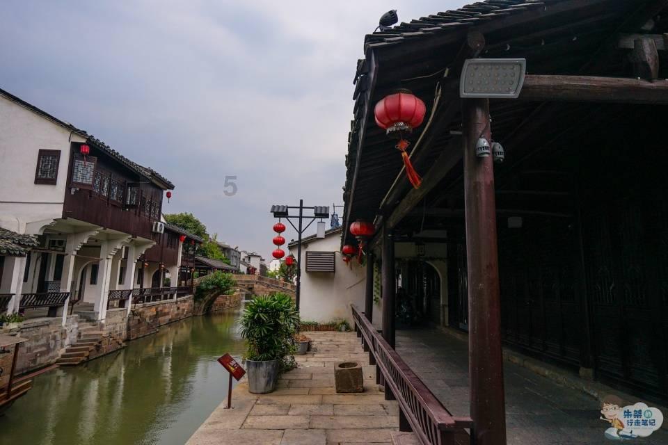 入职第一天，就走上人生巅峰？游戏画面